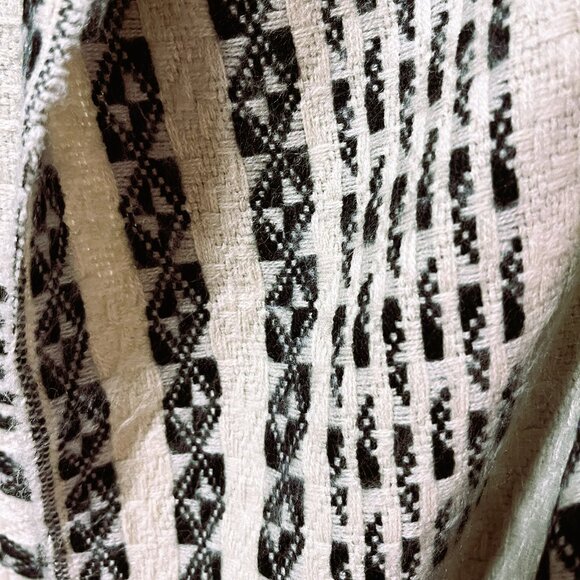 Western HOODED Fringed Bohemian Poncho like wrap super soft ONE SIZE EUC - Picture 4 of 7